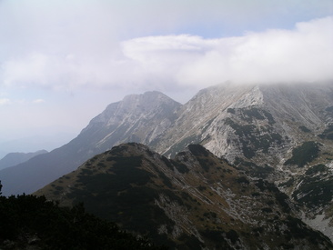 Vogel-vuori vielä pilvessä, sinne menimme (1922 m)