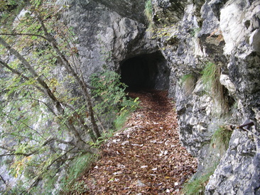 Tunneli Slap Savican polulla.