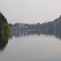 Hotelleja Bled-järven rannoilla. Kaupunki oli turistien valtaama.