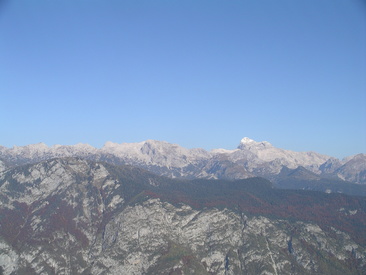 Näkymä hiihtokeskuksesta Triglav-vuorelle päin (pohjoiseen).